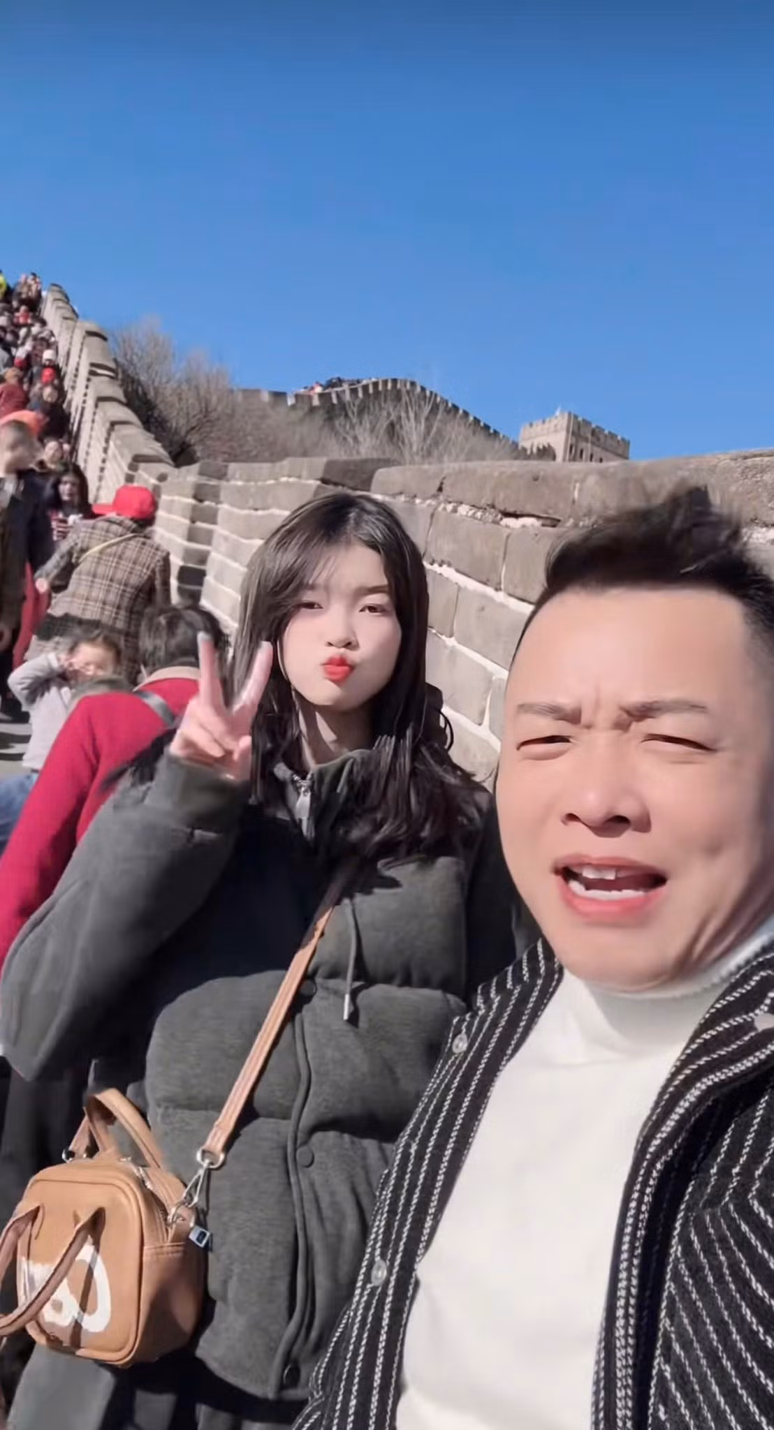 Cách đố hơn 1 tháng, Tôn Bằng từng bất ngờ thông báo thông tin có con đầu lòng với vợ 4 kém 26 tuổi và dự định sang Việt Nam làm đám cưới.