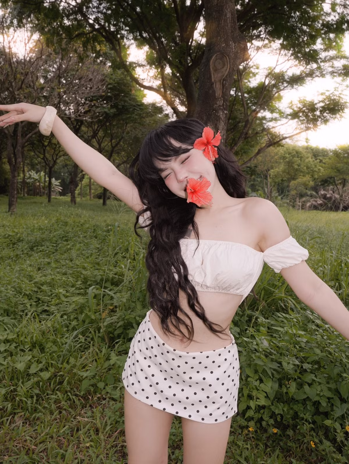 Nếu như trong những bộ ảnh trước đó, Bảo Khuyên xuất hiện với hình ảnh ngọt ngào, tràn đầy sức sống thì phong cách quyến rũ trong bộ ảnh mới lại hoàn toàn trái ngược. (Ảnh: IGNV)