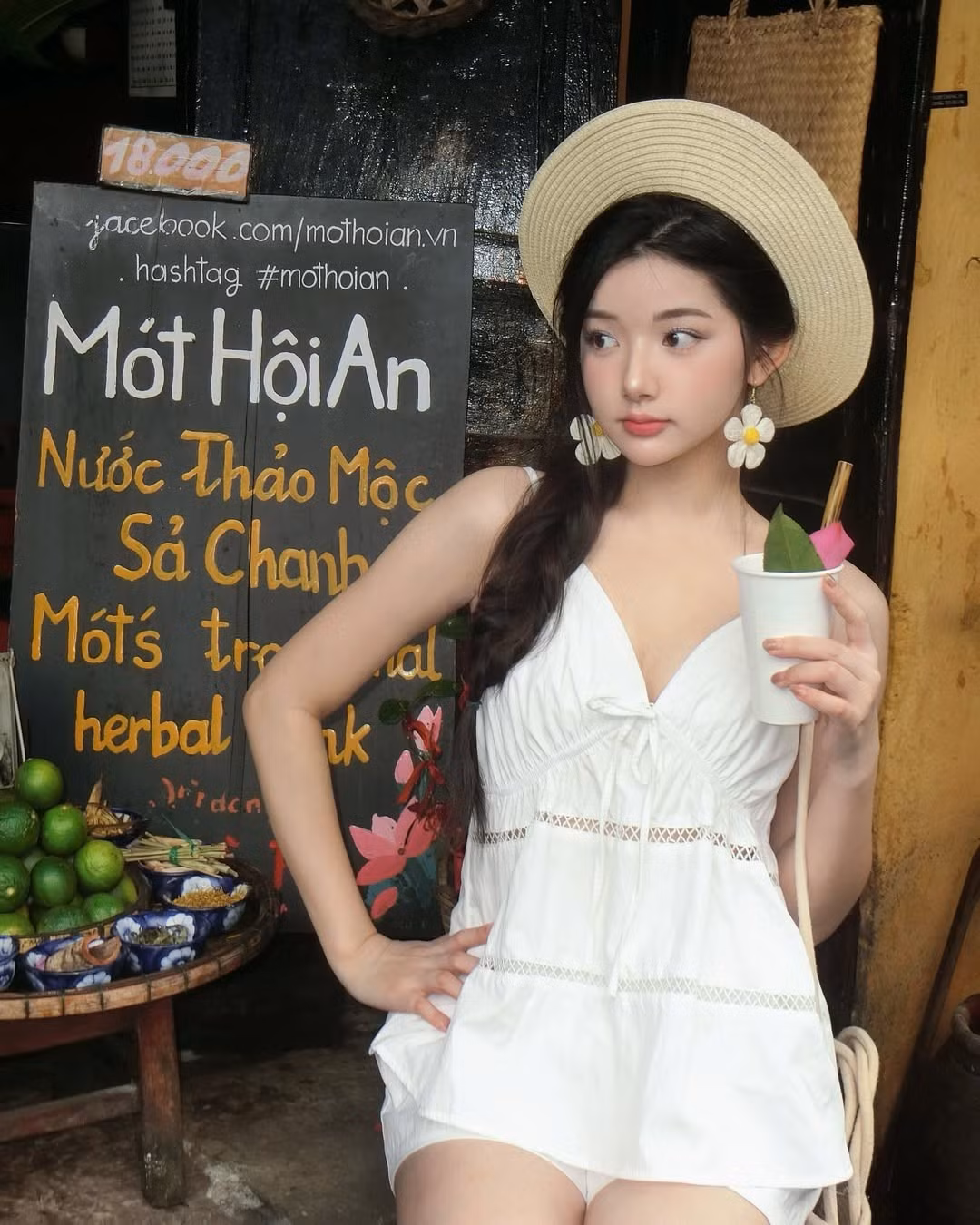 Nhiều bình luận gọi cô là “nàng thơ phố cổ”, “gương mặt thiên thần”, hay thậm chí là “crush quốc dân” thế hệ mới.