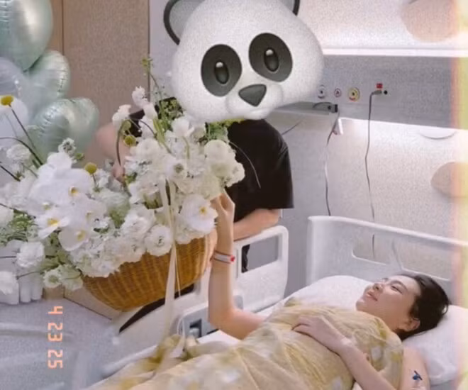 Từ khi có em bé, nữ MC chủ động giảm khối lượng công việc khi nghỉ việc ở VTV, giữ lối sống lành mạnh, ăn uống khoa học và dành toàn tâm cho việc dưỡng thai. Những hình ảnh trong thai kỳ của Mai Ngọc luôn toát lên sự chỉn chu, rạng rỡ và viên mãn.