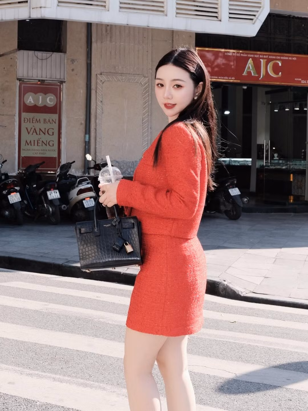 Trong những hình ảnh đời thường, Quỳnh Kool thường diện phong cách thanh lịch, tối giản, trẻ trung kiểu Hàn Quốc. (Ảnh: IGNV)