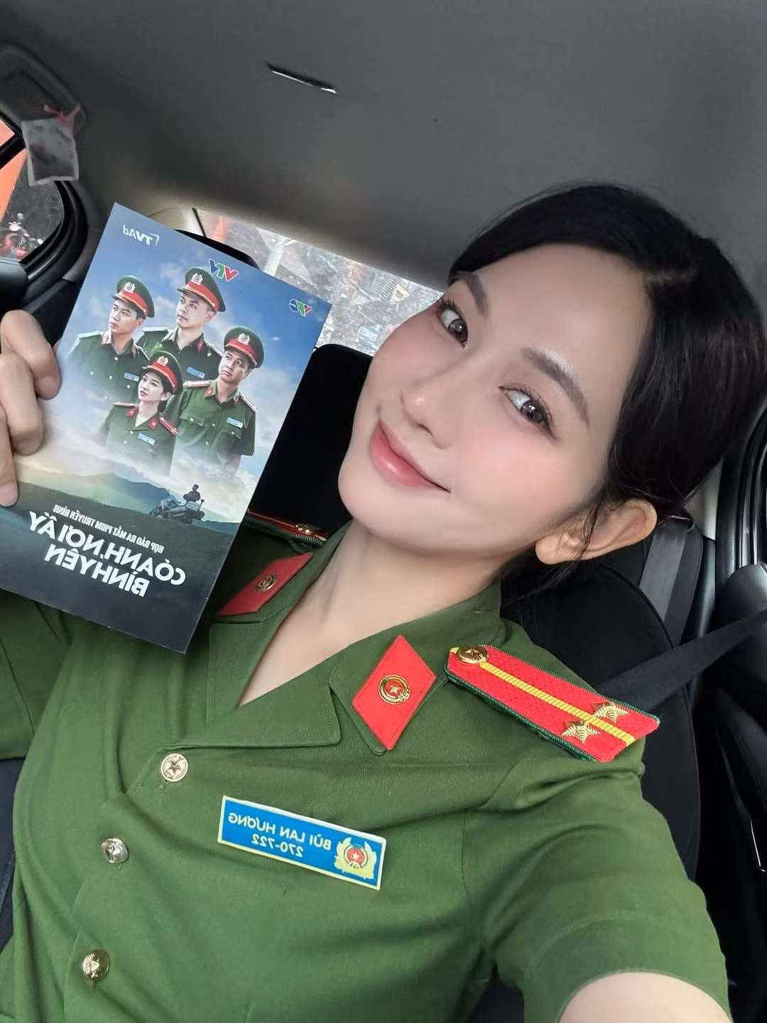 Trước đó, cô nàng được giao vai nữ chính ở nhiều bộ phim khác như Lỡ Hẹn Với Ngày Xanh, Không Thời Gian. Trong những bộ phim này, cô nàng nhiều lần bị khán giả chỉ ra điểm yếu về mặt diễn xuất.