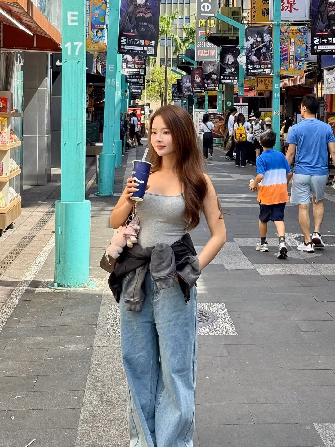 Dù đã thay đổi về phong cách thời trang và trang điểm để trở nên sắc sảo hơn, Lê Lý Lan Hương vẫn giữ được những nét đẹp "thương hiệu" của mình như gương mặt trẻ trung, làn da trắng mịn màng và vẻ ngoài luôn tràn đầy sức sống. (Ảnh: IGNV)