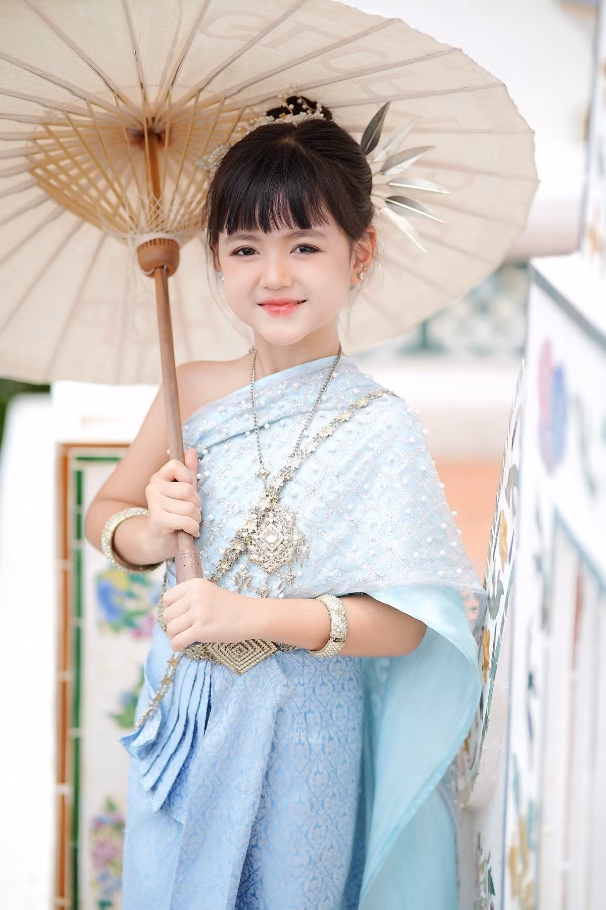 Dù tuổi còn rất nhỏ, An Nhiên luôn thể hiện được khả năng nhập vai tự nhiên, lôi cuốn, mang lại những khoảnh khắc vừa đáng yêu vừa xúc động trên màn ảnh. (Ảnh: FBNV)