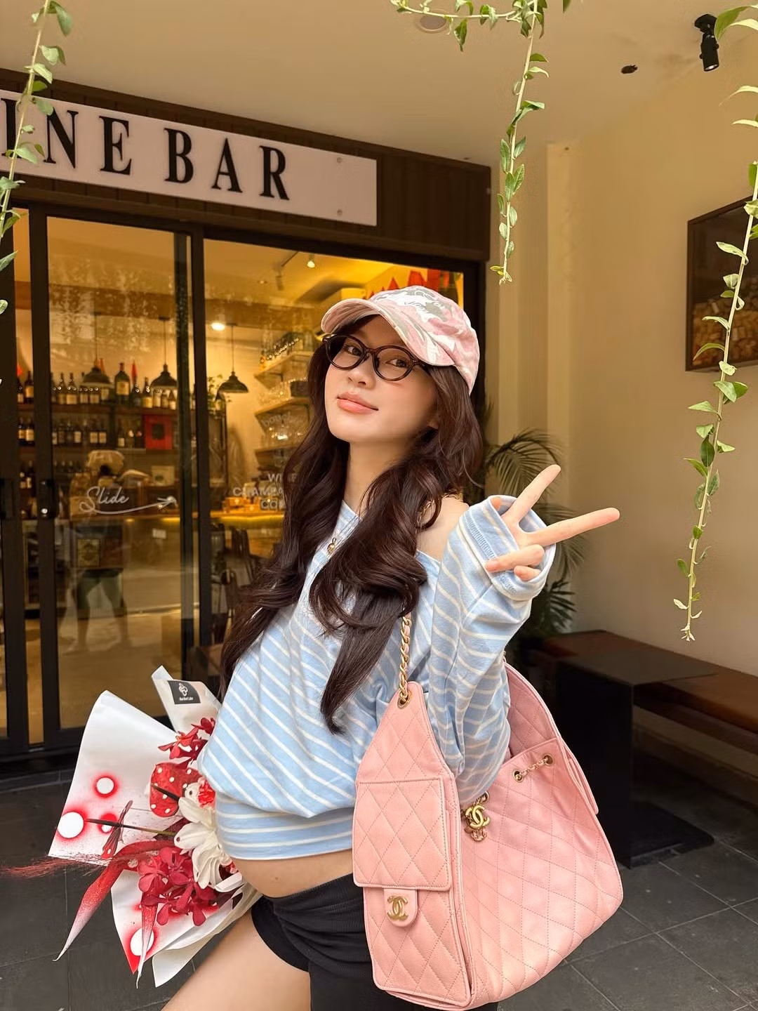 Gây ấn tượng bởi gu thời trang đẹp mắt, đa dạng phong cách, dù đang trong giai đoạn thai kỳ, Ly Phạm vẫn chứng minh khả năng phối đồ cực đỉnh của mình. (Ảnh: IGNV)