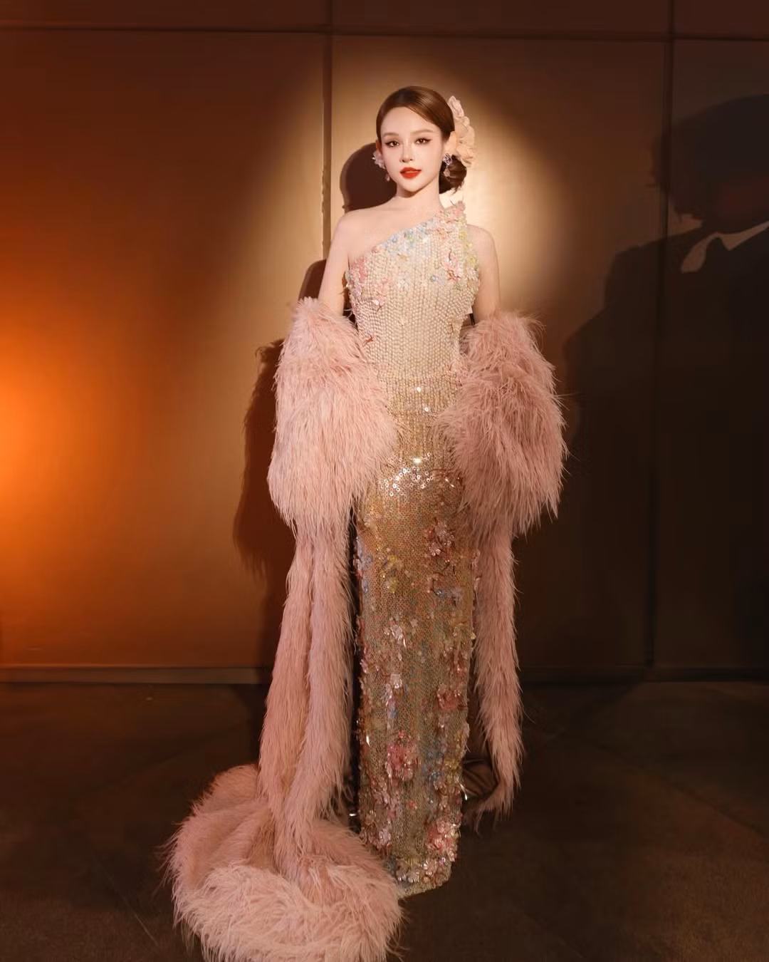 Huyền Baby là một trong những hot girl đời đầu nổi tiếng của Vbiz, ghi dấu ấn với vẻ ngoài ngọt ngào, sang chảnh. Sau khi kết hôn và sinh con, cô chọn rời xa showbiz, tập trung vào chăm sóc gia đình. (Ảnh: IGNV)