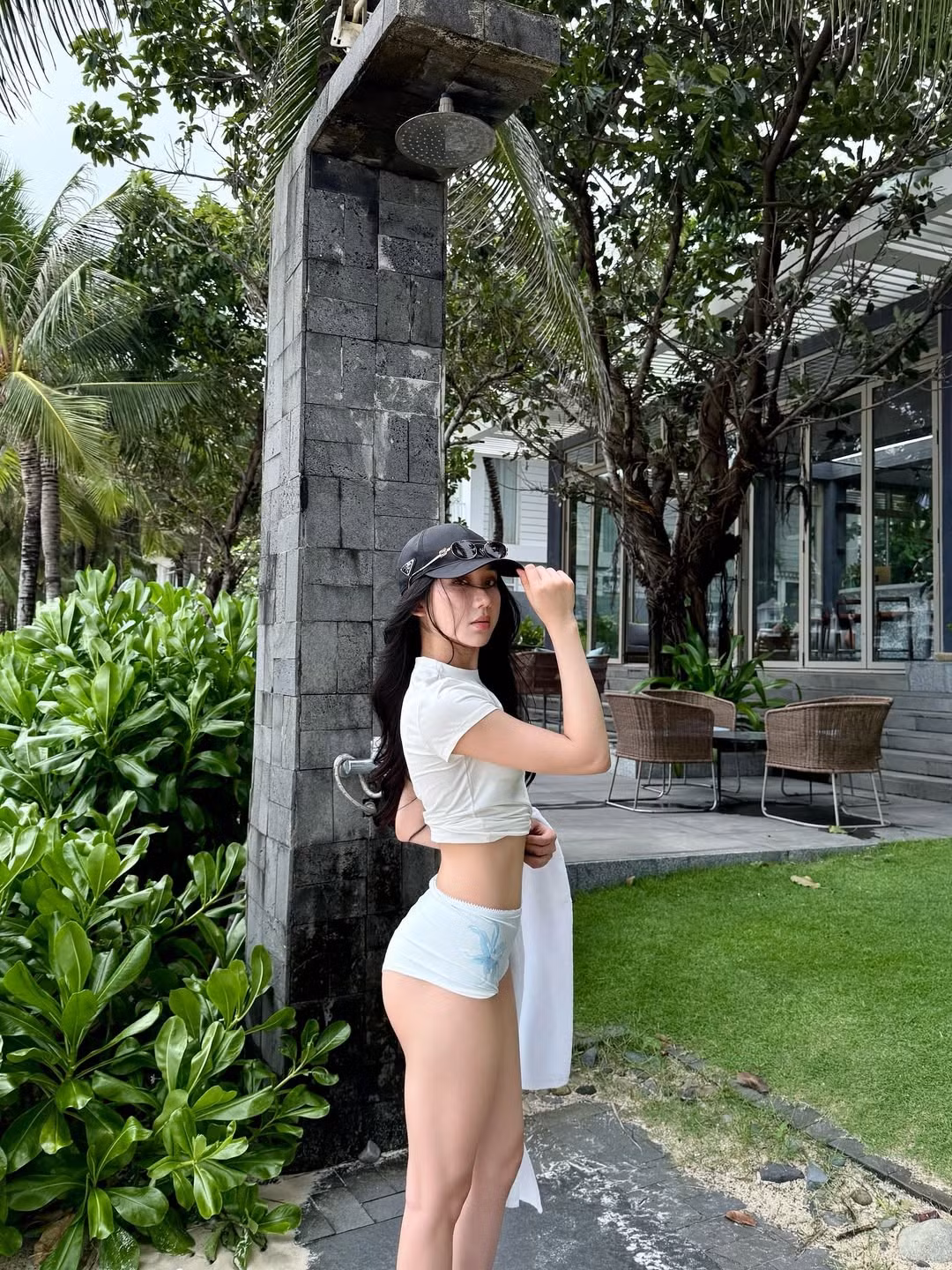 Được biết đến với hình ảnh nữ tính, ngọt ngào, mới đây, streamer Mina Young khiến cộng đồng fan bất ngờ với loạt ảnh theo phong cách đầy phóng khoáng, gợi cảm. (Ảnh: IGNV)