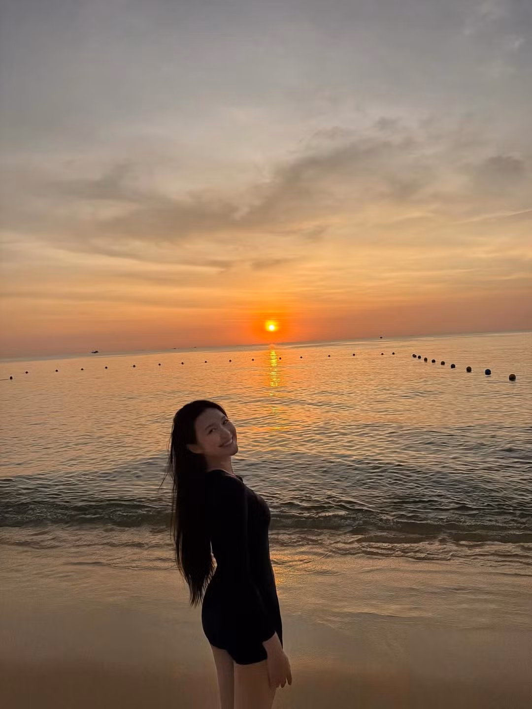 Đáng nói, bộ ảnh này được đăng tải trong bối cảnh trước đó mạng xã hội từng rộ lên những đồn đoán về việc Doãn Hải My "lớn tiếng" với chồng, như lời khẳng định về tình cảm gia đình bền chặt. (Ảnh: IGNV)