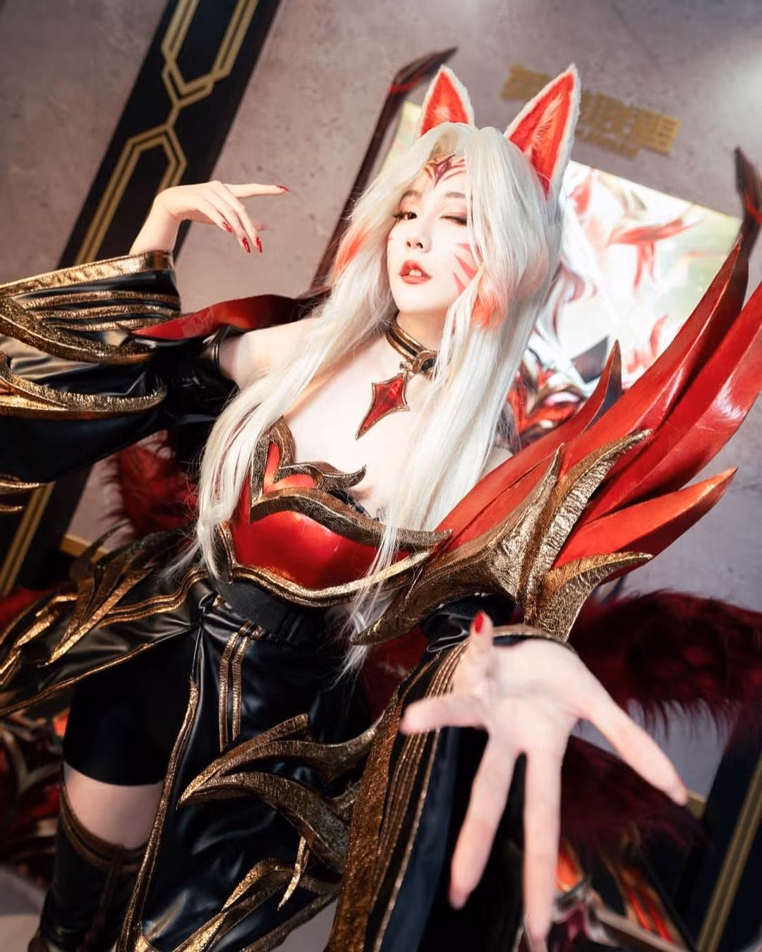 Ahri là một trong những vị tướng hồ ly nổi tiếng nhất của LMHT. Kiittwy đã có màn hóa thân thành Ahri với bộ trang phục Ahri Huyền Thoại Bất Tử (Faker's Hall of Legends) gây bão cộng đồng game thủ. (Ảnh: IGNV)