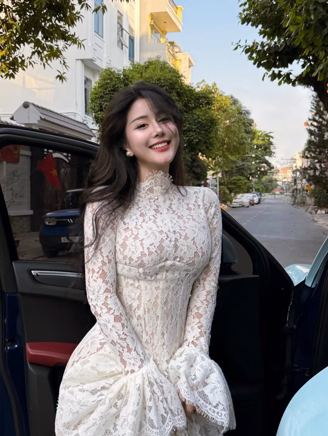 Theo thời gian, Võ Ngọc Trân ngày càng chứng minh được sức hút của mình với visual ngày càng thăng hạng. Cô được mệnh danh là “mỹ nhân đệ nhất Sài Thành” với body siêu thực, vòng eo nhỏ xíu ai nhìn cũng mê. (Ảnh: IGNV)