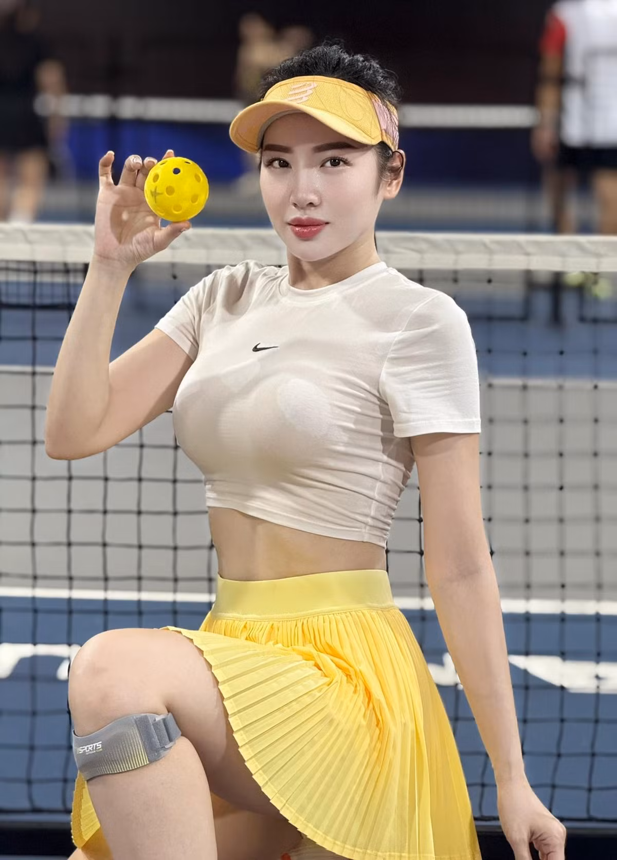 Dù là tạo dáng kiêu sa hay khoảnh khắc pose hình tự nhiên, cô đều truyền tải sự tự tin và nguồn năng lượng tích cực. (Ảnh: FBNV)