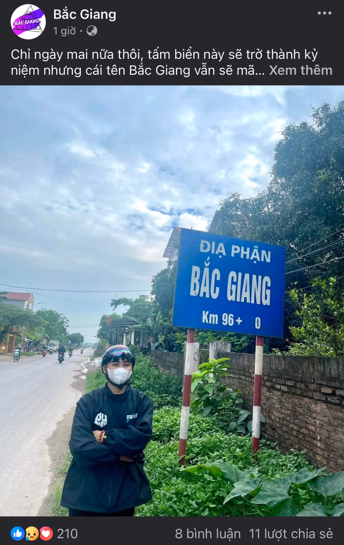 Có người hăng hái tham gia trend chụp ảnh ở những địa điểm nổi bật của tỉnh và gắn hashtag Tỉnh Xưa Tên Cũ, có người để lại vài dòng tâm sự nhờ Facebook lưu lại, có người hào hứng với sự đổi mới sau khi sáp nhập,...