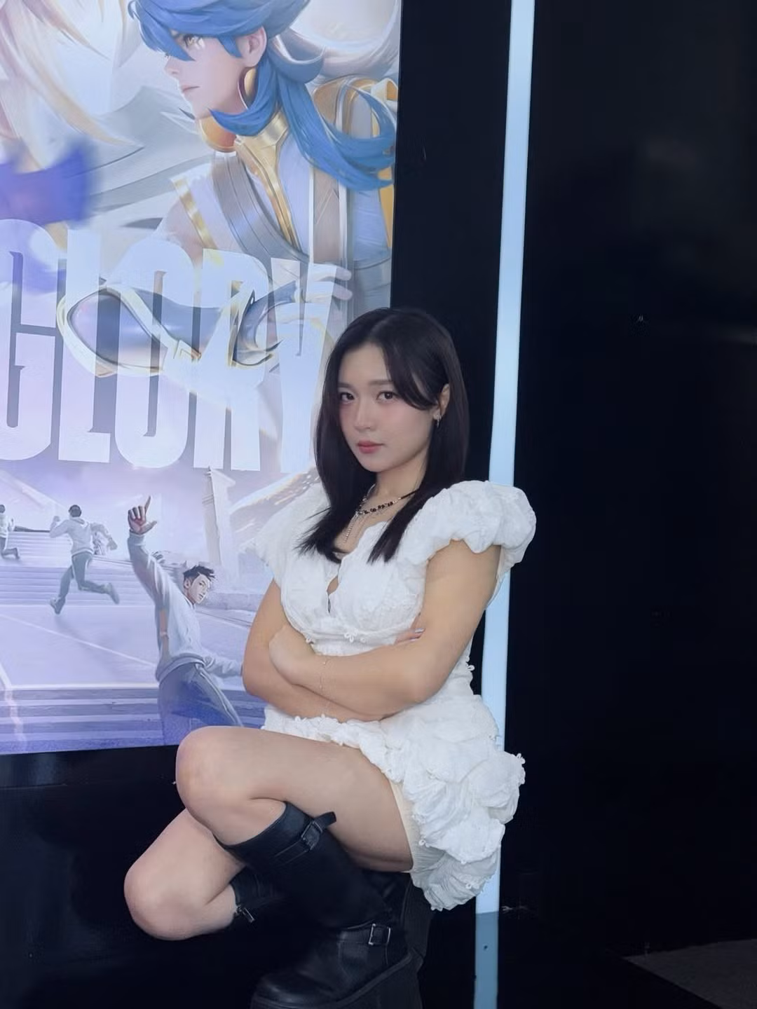 Xuất hiện với vai trò MC dẫn sau mỗi trận đấu, MC Phương Thảo gây ấn tượng với nhan sắc xinh đẹp, đặc biệt là khả năng tiếng Anh lưu loát, mượt mà. (Ảnh: IGNV)