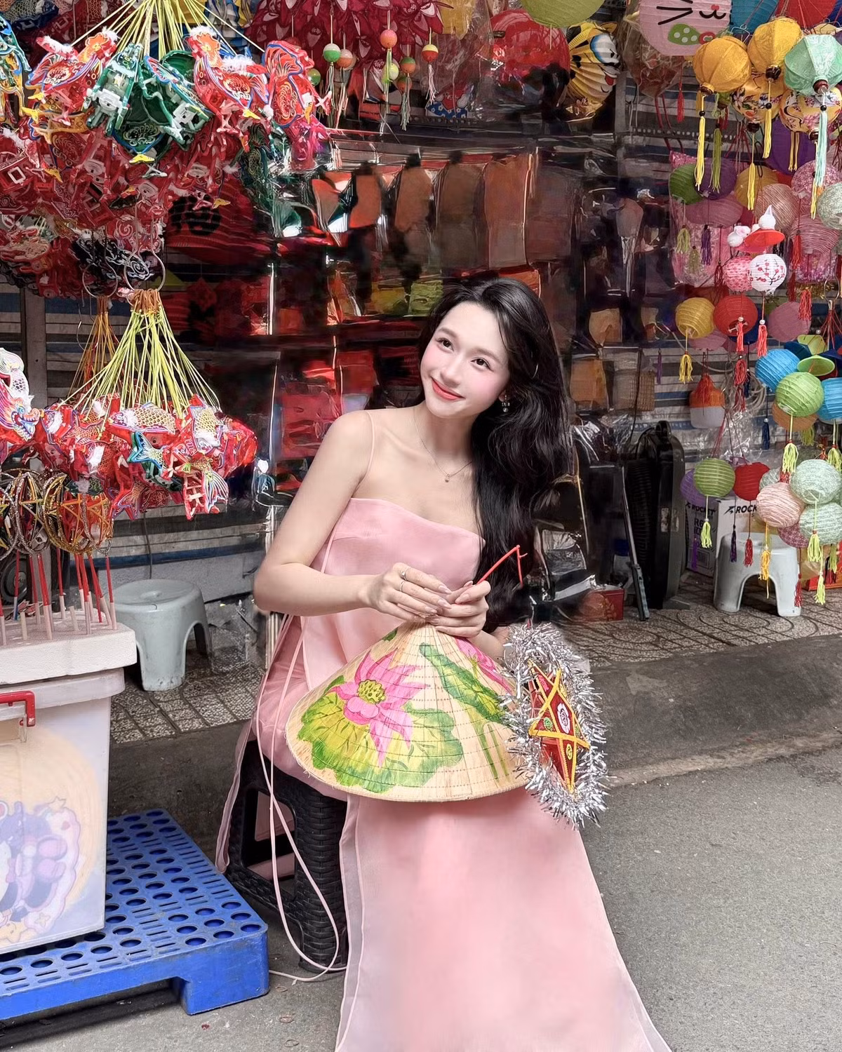 Karty Chang từ lâu đã là cái tên quen thuộc với cộng đồng mạng nhờ nhan sắc nổi bật và danh xưng "got girl Tây Bắc". (Ảnh: FBNV)