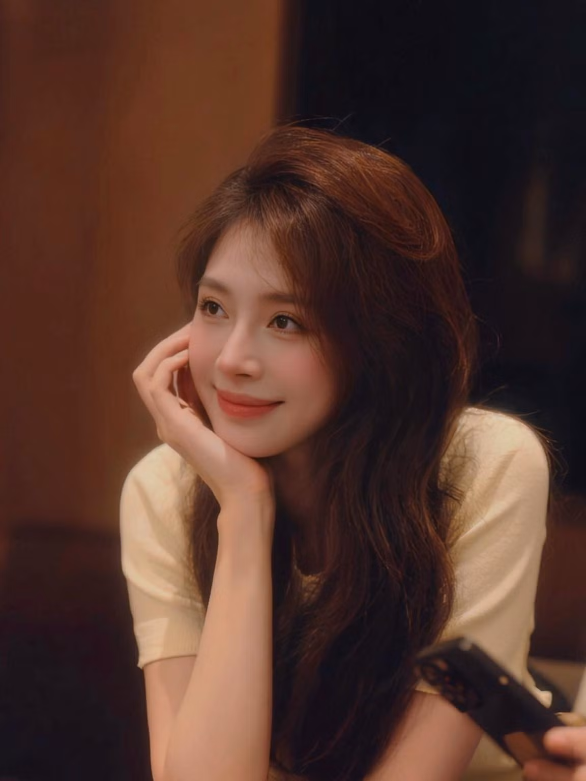 Nhiều người còn nhận xét, mỗi lần cô xuất hiện bên con trai, trông họ không khác gì hai chị em. (Ảnh: IGNV)