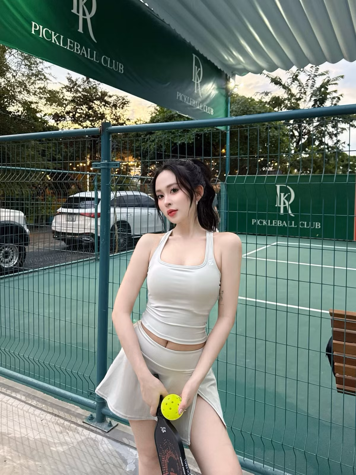 Profile của hot girl này nhanh chóng thu hút nhiều người theo dõi và trở thành tâm điểm thảo luận trong cộng đồng mạng.