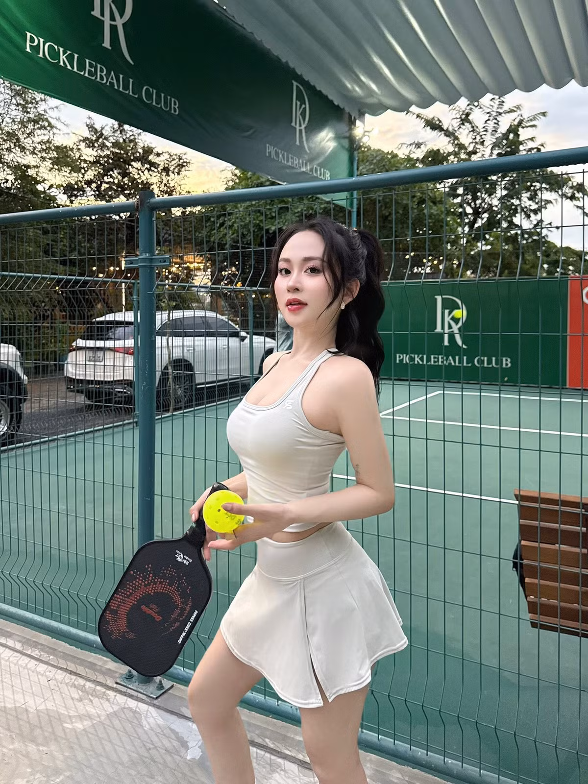 hot-girl-pickleball-2.jpg