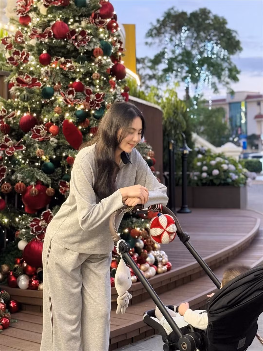 Ngay trong những ngày đầu sau sinh, cô đã giảm được 8kg nhờ chế độ dinh dưỡng kỹ lưỡng. (Ảnh: IGNV)