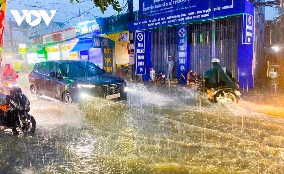 Theo thông tin từ Trung tâm Dự báo Khí tượng Thủy văn quốc gia, từ đêm 22/4, một đợt không khí lạnh từ phía Nam Trung Quốc sẽ ảnh hưởng đến nước ta, gây mưa dông diện rộng tại Bắc Bộ và các tỉnh từ Thanh Hóa đến TP. Huế.
