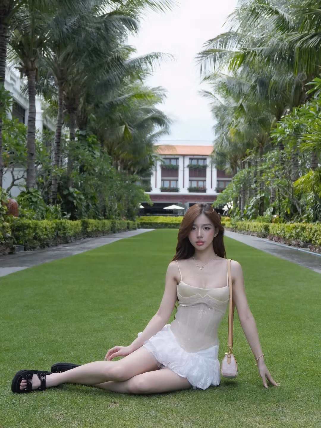 Cô vừa là người mẫu ảnh và KOL có sức ảnh hưởng. Với lượng người theo dõi khủng này, Phan Hằng đã biết cách tận dụng sự nổi tiếng để phát triển sự nghiệp. (Ảnh: FBNV)