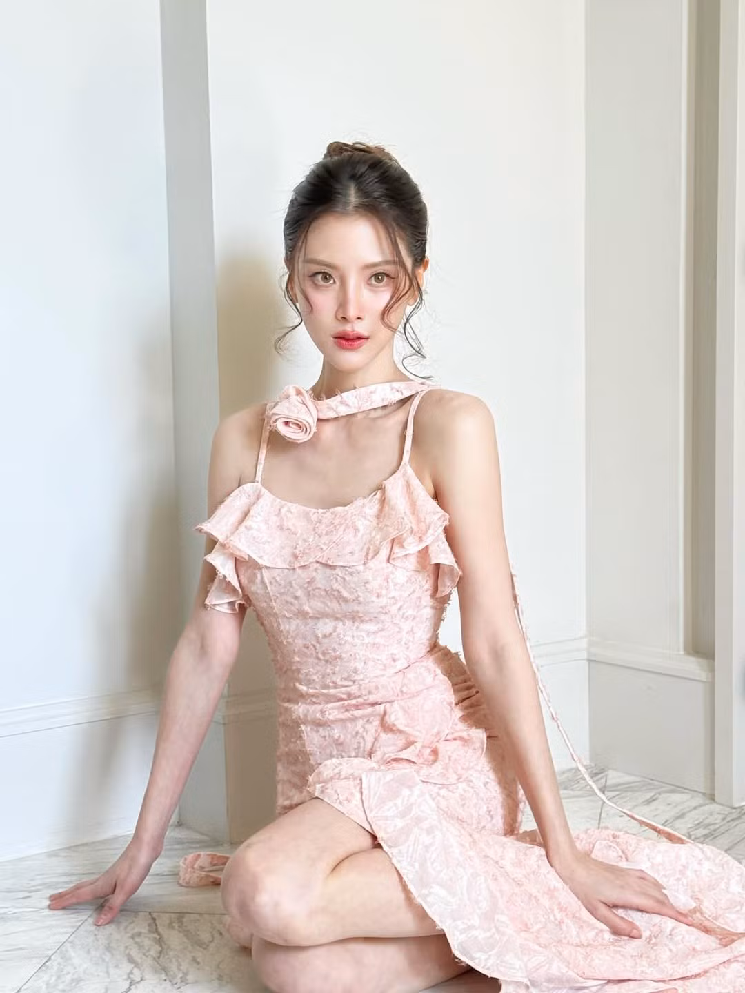 Khả năng nhập vai đa dạng, từ hình tượng thiếu nữ ngây thơ đến những vai diễn nội tâm phức tạp, đã giúp cô duy trì sức nóng trong suốt hơn một thập kỷ hoạt động nghệ thuật. (Ảnh: IGNV)