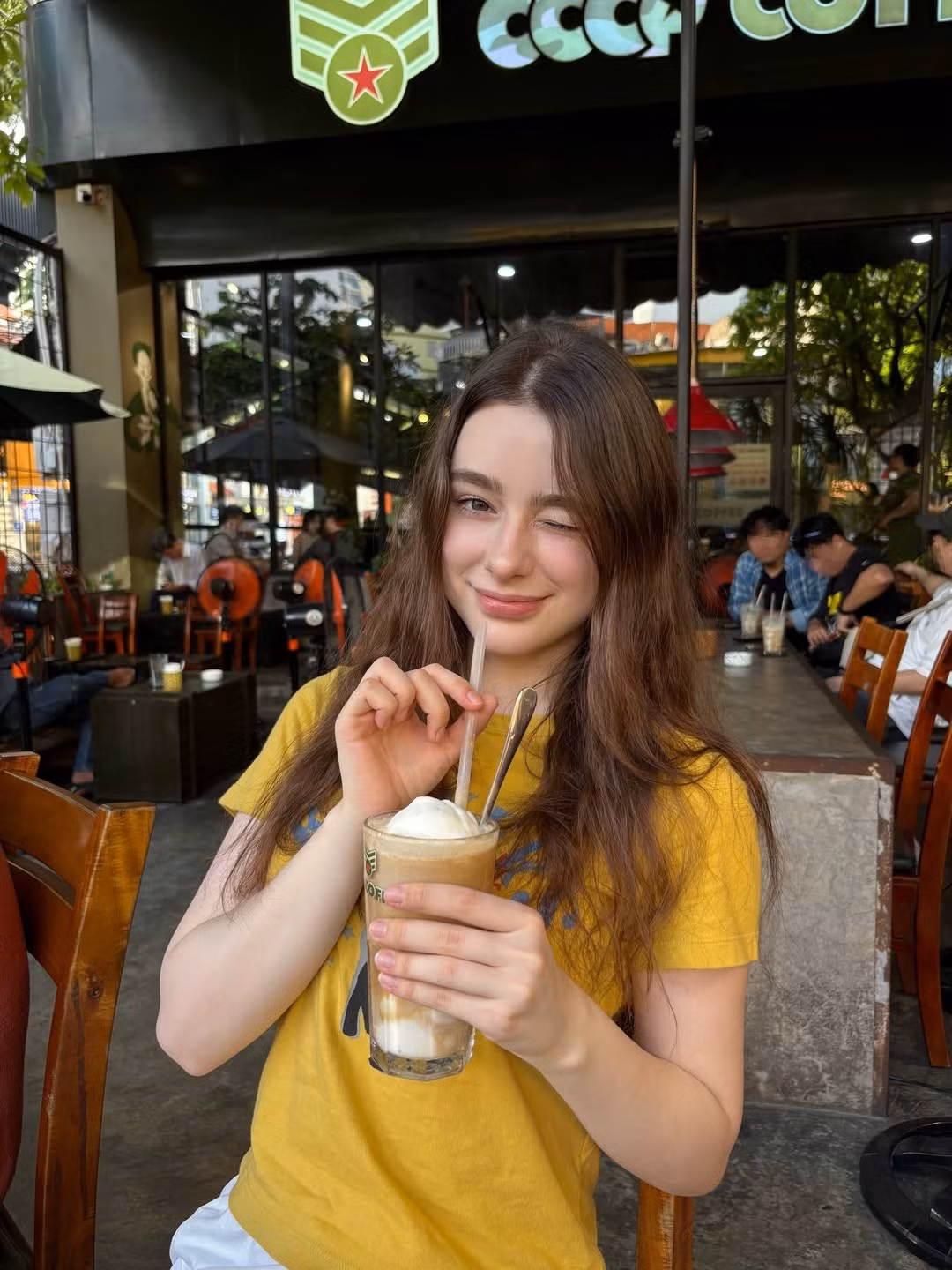 Dasha Taran (sinh năm 1999) là người mẫu Nga nổi tiếng mạng xã hội. Năm 2022, Taran từng gây sốt khi nằm trong top 4 danh sách "100 gương mặt đẹp nhất thế giới", được thực hiện bởi TC Candler - trang phê bình độc lập về điện ảnh, sắc đẹp của Mỹ. (Ảnh: IGNV)