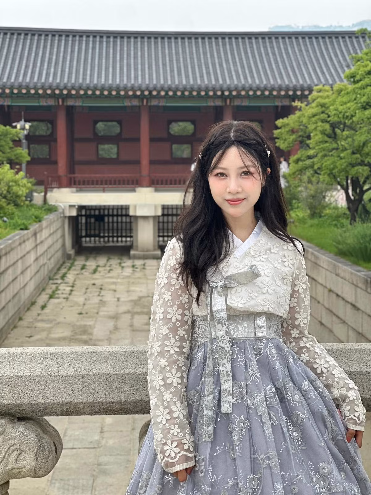 Cộng đồng người hâm mộ đã gửi lời chúc mừng, bày tỏ sự ngưỡng mộ trước cái kết viên mãn của cặp đôi, đặc biệt là khi chứng kiến hành trình tình yêu đầy cảm động của họ.