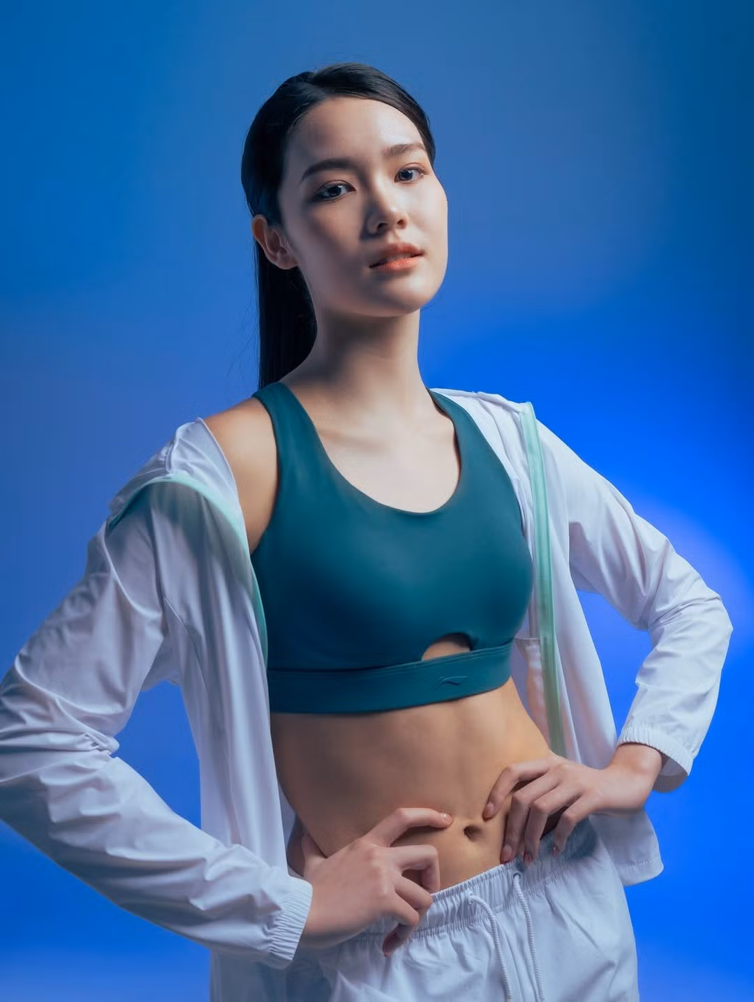 Với làn da trắng mịn, đôi mắt to tròn biểu cảm và nụ cười tươi tắn, Pitchamon sở hữu nét đẹp đặc trưng của phụ nữ Đông Nam Á nhưng vẫn có riêng cho mình một sức hút khó cưỡng. (Ảnh: IGNV)