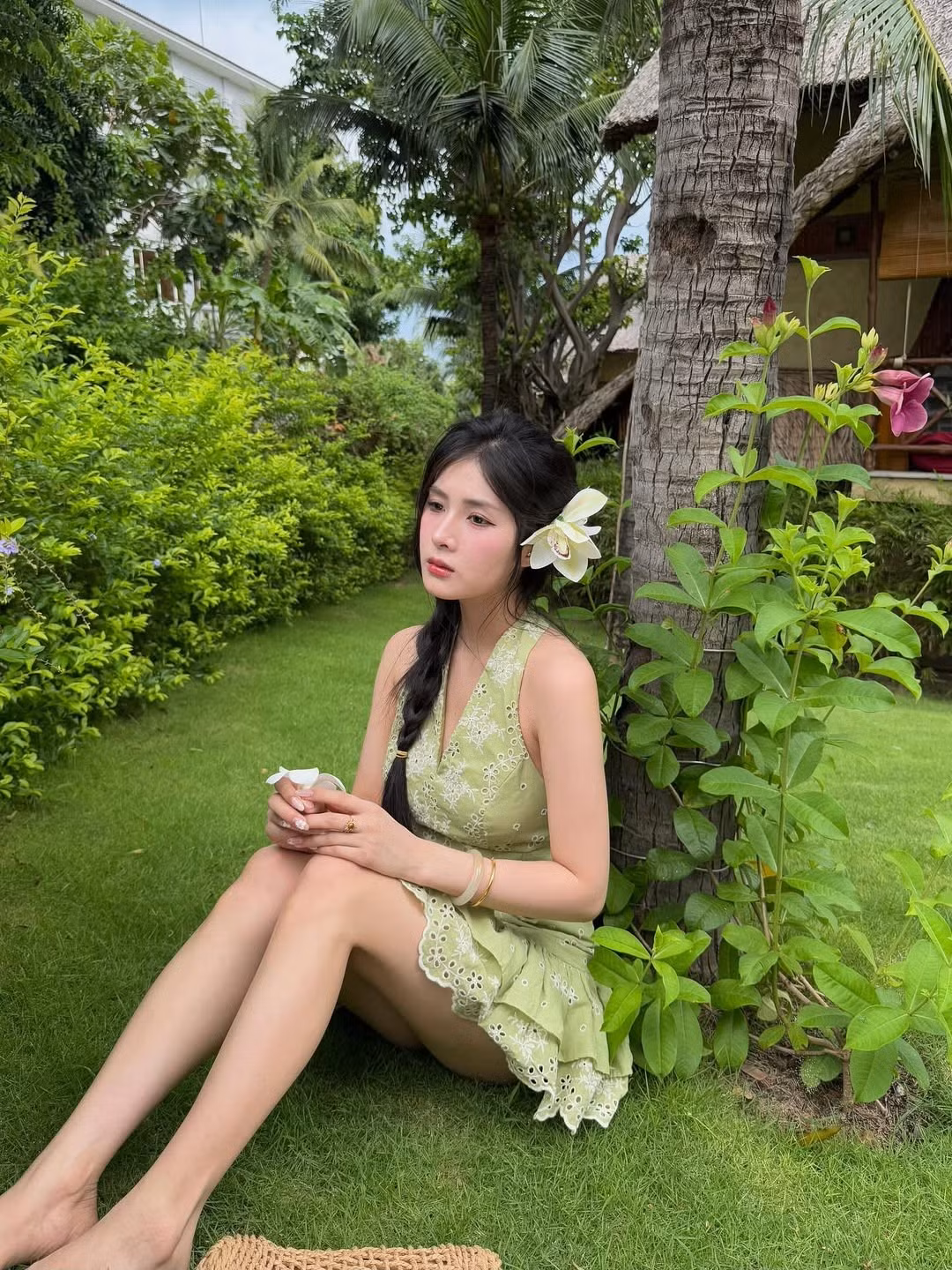 Quỳnh Alee nổi lên từ những video trên TikTok với các nội dung về cuộc sống hàng ngày, nhảy múa, và các clip biến hình ấn tượng.