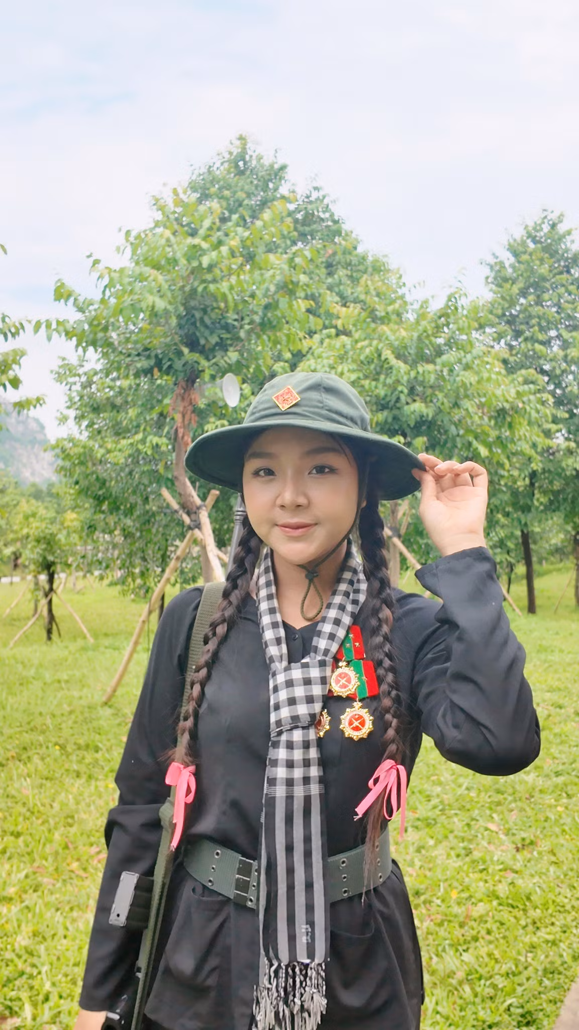 Điểm giúp An Thư "nổi khắp cõi mạng" là những thành tích "càng khui" càng nể phục của cô. (Ảnh: Fb An Thư Đồng)