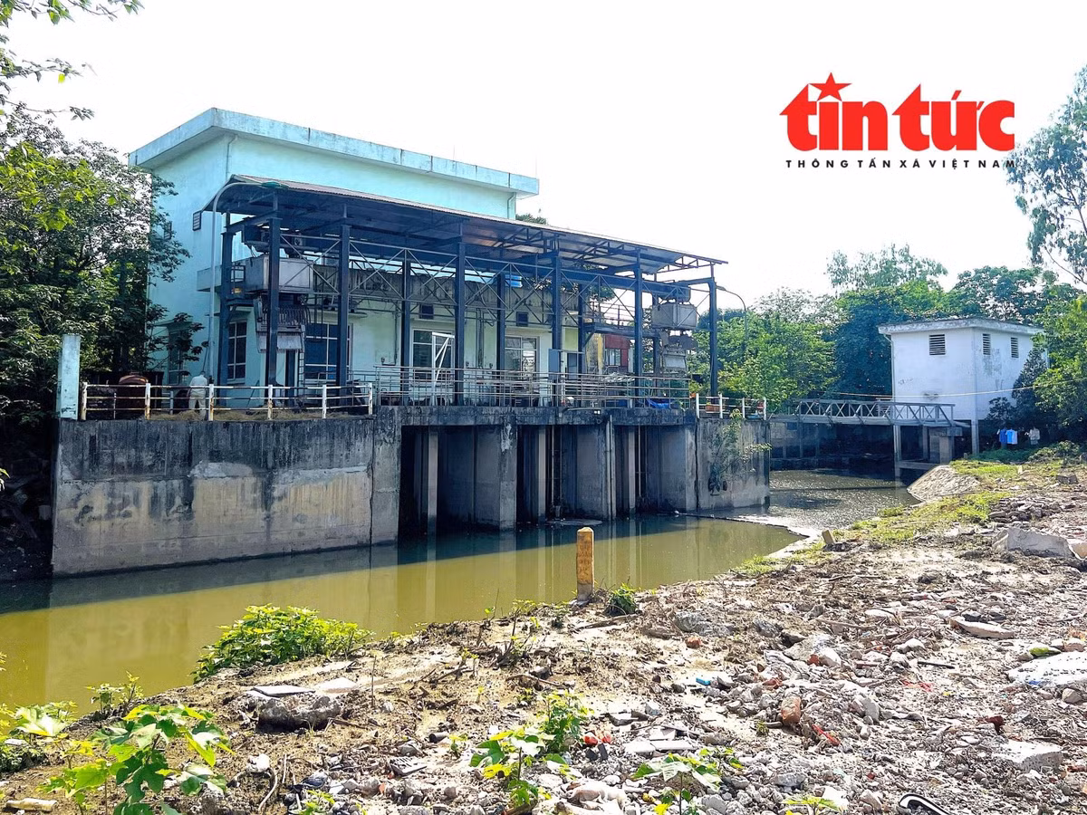 Hồ có cửa điều tiết chờ kết nối với đường Nguyễn Văn Giáp về trạm bơm Đồng Bông 1.