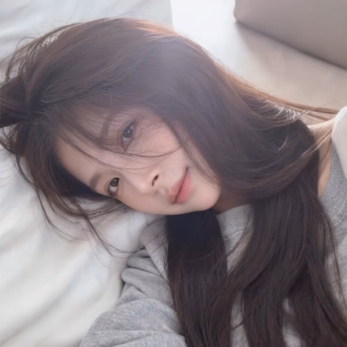 Sở hữu gương mặt với đường nét thanh tú, đôi mắt to tròn cùng làn da căng mịn, Ngọc Anh luôn khiến người đối diện lầm tưởng cô chỉ mới đôi mươi. (Ảnh: IGNV)