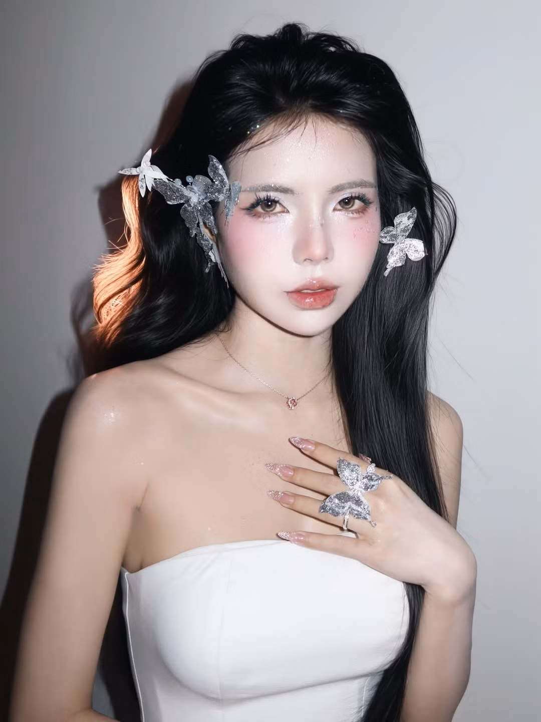 Tổng thể, Mai Dora đã thành công trong việc tạo dựng một hình ảnh đầy sức hút, thể hiện sự tự tin, độc lập và gu thẩm mỹ tinh tế. (Ảnh: IGNV)