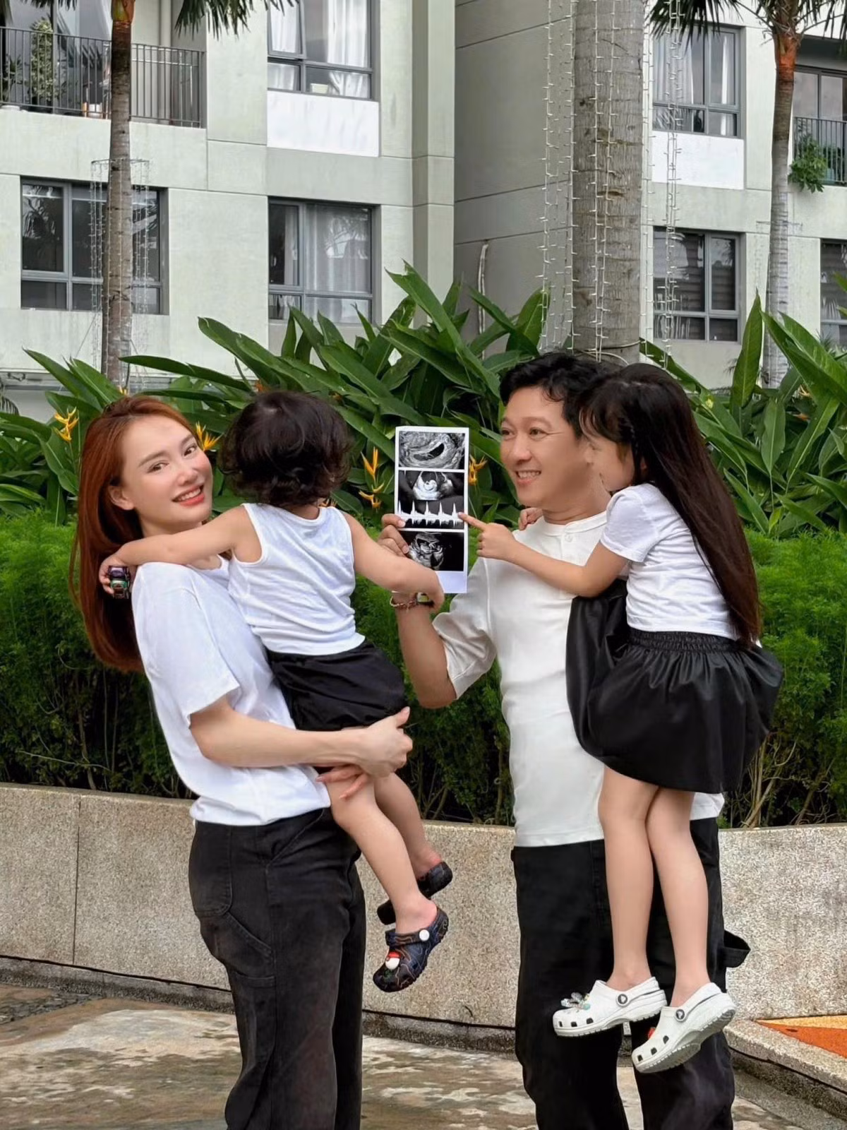 Tuy nhiên, việc cô xuất hiện tại phòng tập khi đang nghi vấn ở những tháng đầu thai kỳ đã khiến không ít fan lo lắng. (Ảnh: IG @nhaphuong205)