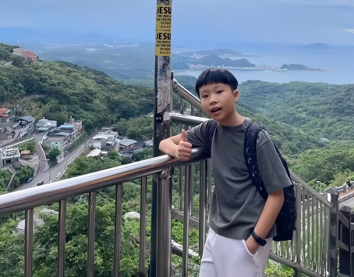 Trong thế giới công nghệ đầy cạnh tranh, việc một cậu bé 13 tuổi trở thành giám đốc của một công ty phần mềm không chỉ gây sốt cộng đồng mạng mà còn khiến nhiều người phải ngỡ ngàng trước tài năng xuất sắc. Đó chính là Nguyễn Nam Long - học sinh lớp 7 trường THCS-THPT chuyên Trần Đại Nghĩa, TP Thủ Đức.