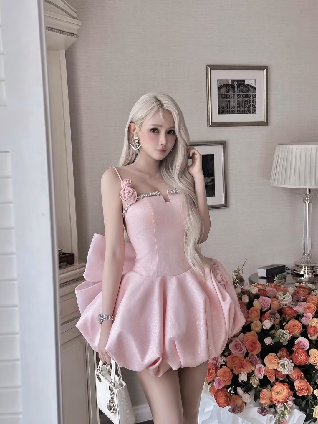 Thời điểm đó, cô nàng được nhận xét rằng ngoài đời có có gu ăn mặc gợi cảm, táo bạo gấp nhiều lần khi đi show. (Ảnh: IGNV)