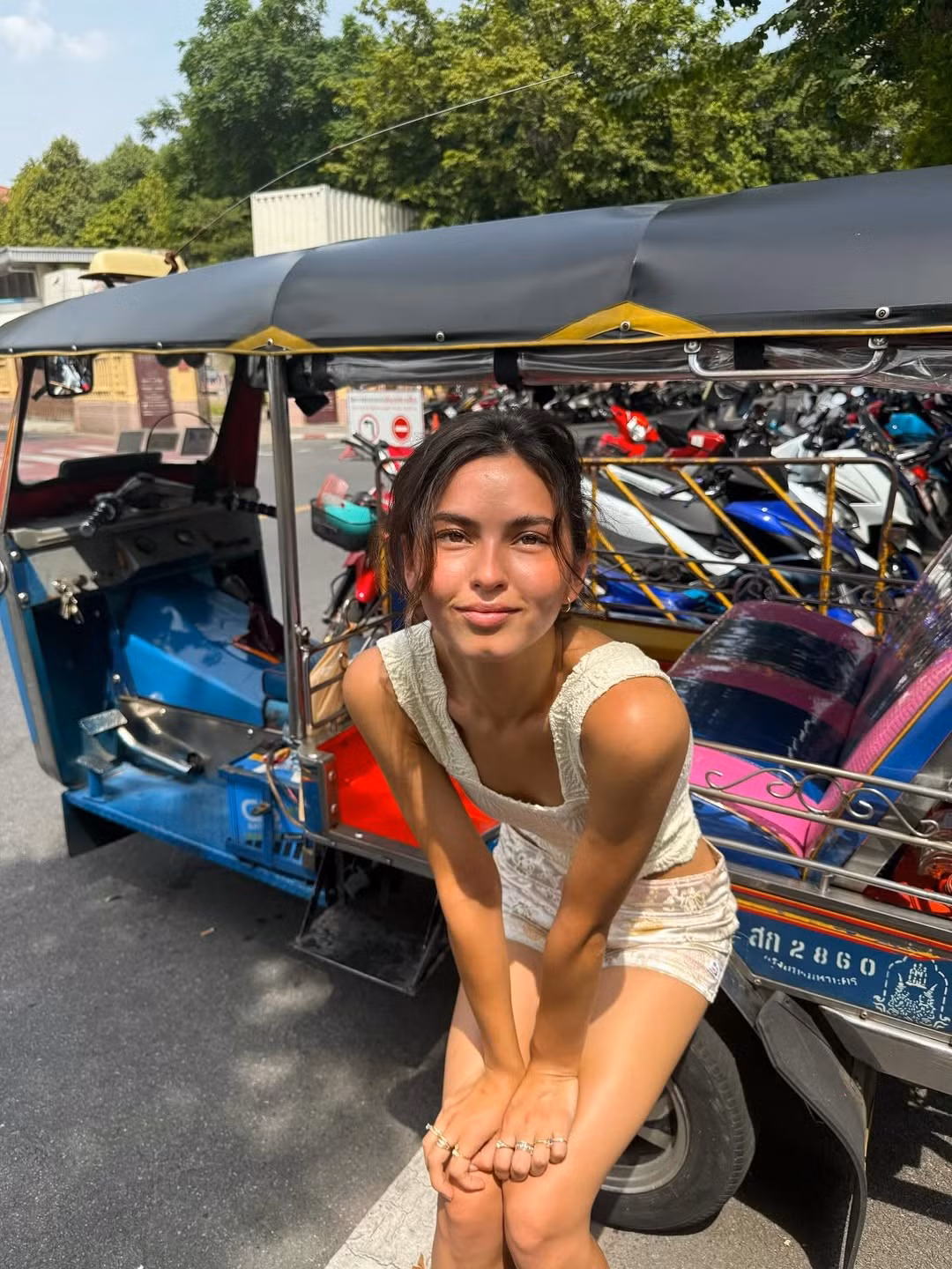 Beca Michie thu hút lượng lớn người theo dõi nhưng cũng nhận về không ít chỉ trích vì bị cho là đang cổ súy cho hình ảnh cơ thể gầy gò, thiếu sức sống hoặc lạm dụng việc chỉnh sửa hình ảnh, khiến vóc dáng trở nên dị dạng. (Ảnh: IGNV)