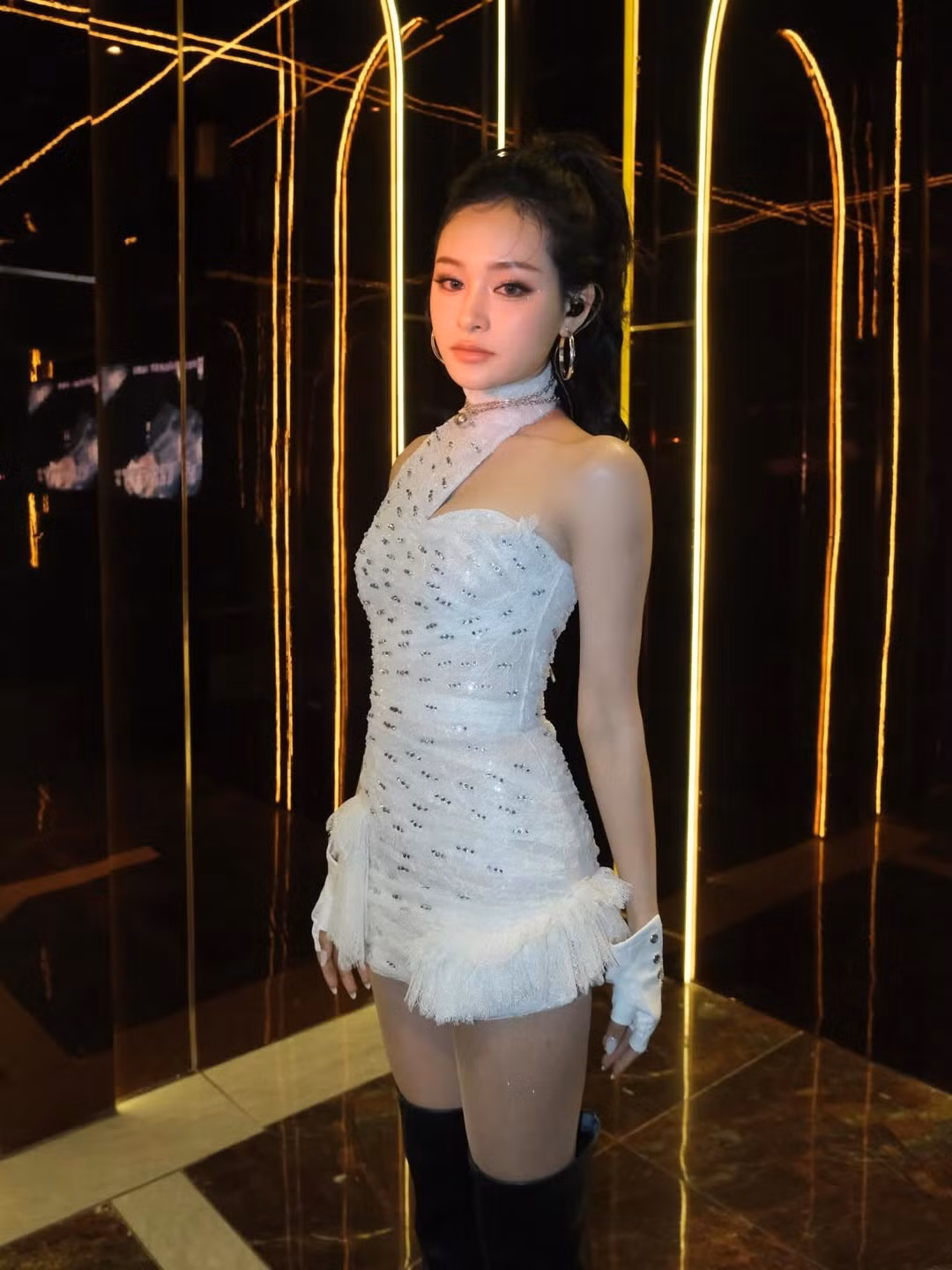 Từng là "nữ hoàng Ballad" thế hệ mới với hàng loạt bản hit hàng trăm triệu view như Em ngày xưa khác rồi, Rồi người thương cũng hóa người dưng, Gặp nhưng không ở lại... sự nghiệp của Hiền Hồ đã gặp một "vết nứt" lớn sau ồn ào đời tư vào năm 2022. (Ảnh: IGNV)