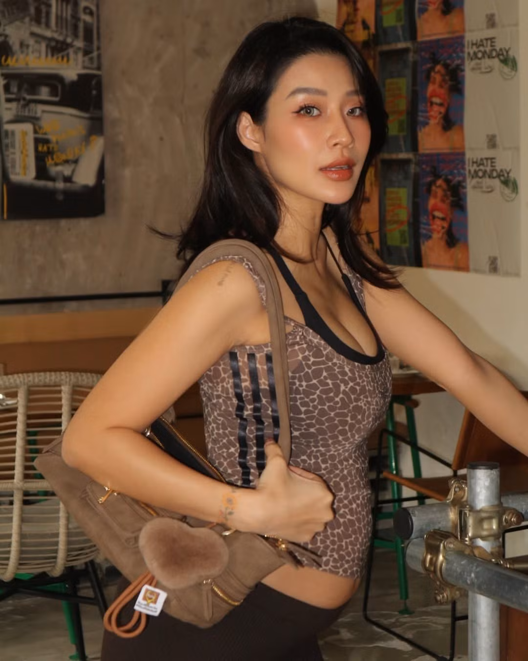Ở phần bình luận, nhiều người đã gửi lời chúc mừng đến các mẹ bỉm tương lai, đồng thời dành những lời khen có cánh đến nhan sắc của hội hot girl đình đám ngày nào. (Ảnh: IG @mitgramm, @trammanhhh305)