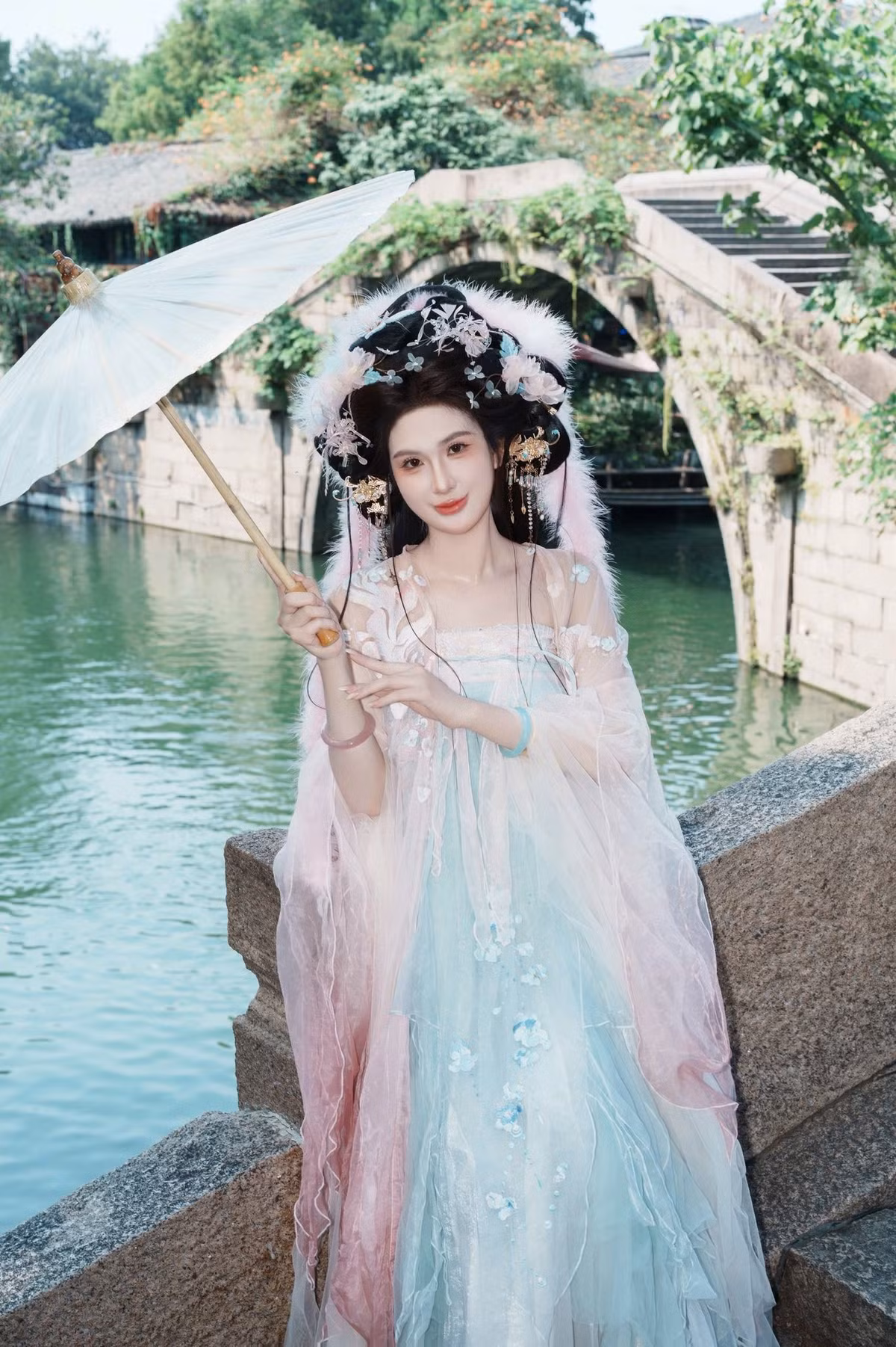 Ở phần bình luận, nhiều người không khỏi xuýt xoa trước tạo hình lần này của cô nàng. (Ảnh: FBNV)