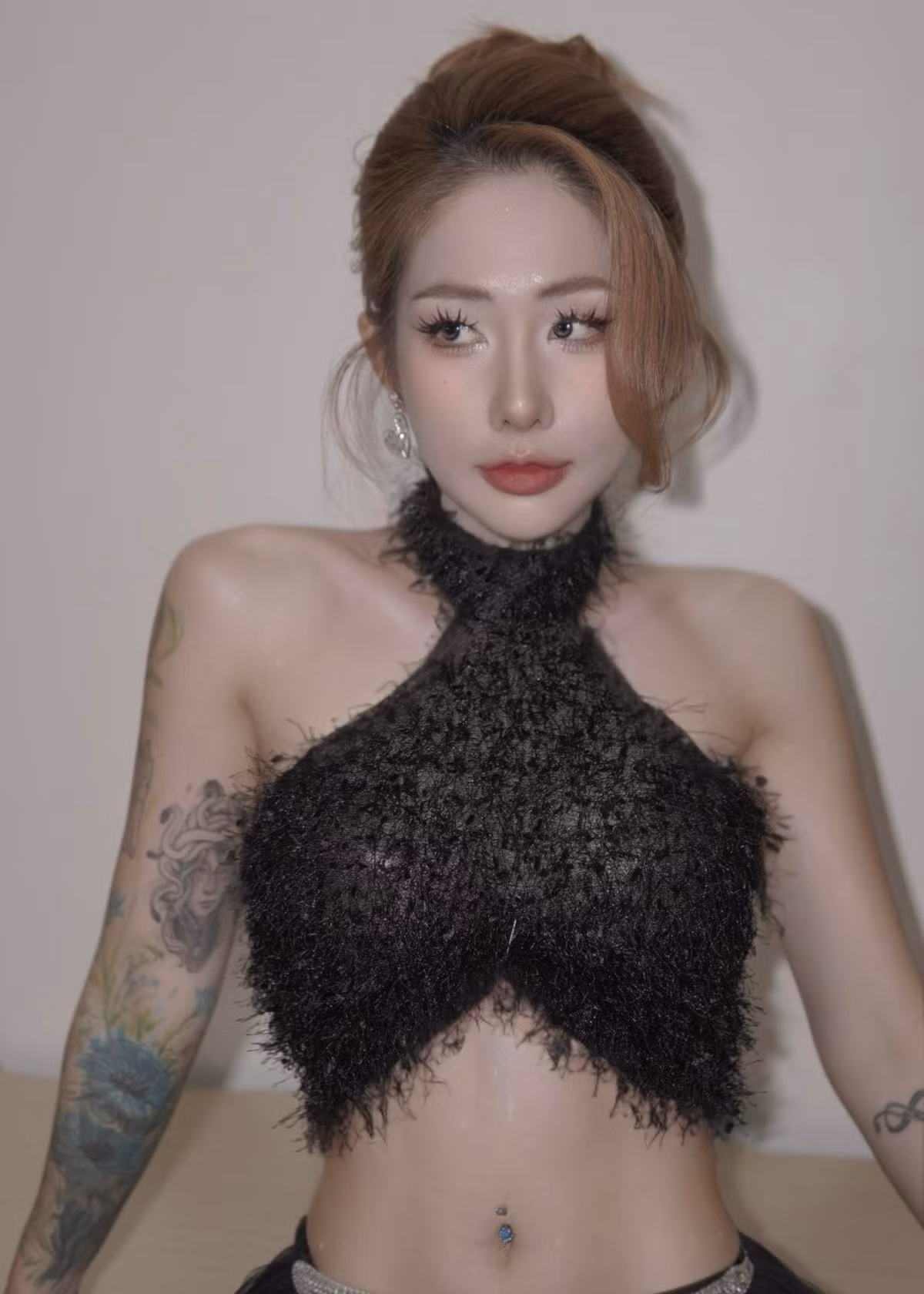 Sự thay đổi này được nhiều người nhận xét là một bước "thăng hạng" đáng kể, cho thấy sự tự tin và nguồn năng lượng tích cực của Du Uyên trong cuộc sống hiện tại. (Ảnh: IGNV)