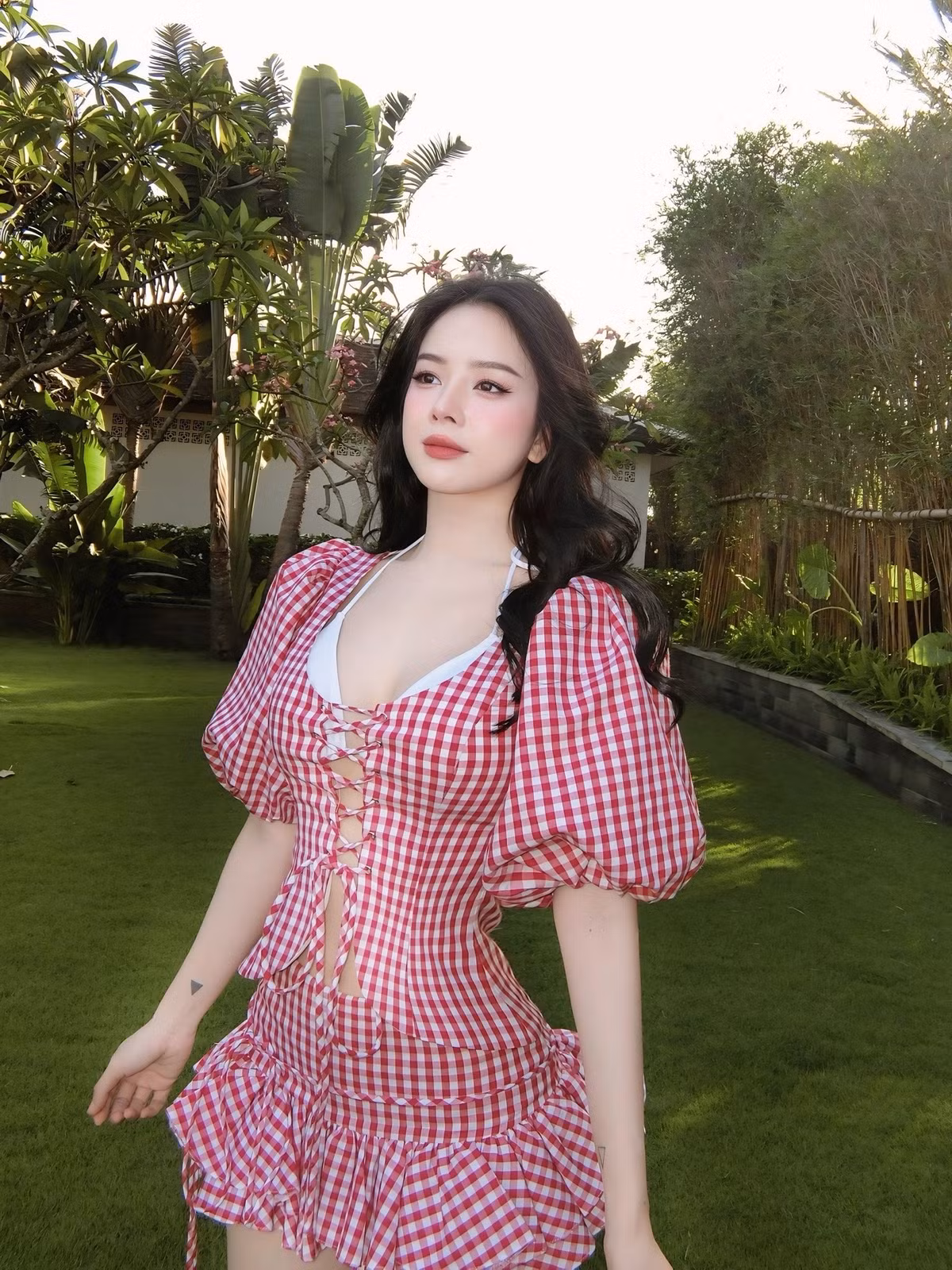 Không chỉ là một gương mặt xinh đẹp trong giới giải trí, DJ Mie còn là một trong những DJ nữ nổi bật nhất tại Việt Nam trong những năm gần đây.