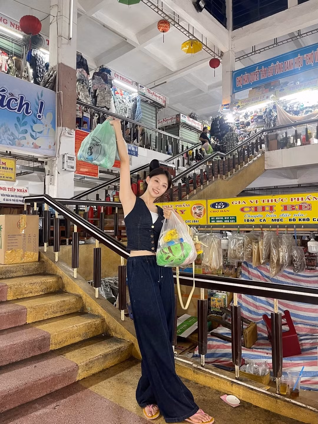 Hình ảnh cô gái Hàn Quốc đội nón lá, thướt tha trên lưng trâu gợi lên một khung cảnh yên bình, đậm chất làng quê Việt Nam, nhận được rất nhiều lời khen ngợi từ người hâm mộ. (Ảnh: IGNV)