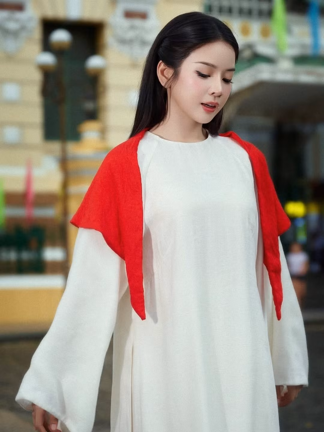 Ở phần bình luận, nhiều người bày tỏ xuýt xoa với nhan sắc của cô nàng: "Chúc em Tết Độc Lập thật vui, thật nhiều sức khoẻ để tiếp tục chinh phục con đường mơ ước của mình nhé", "Xinh quá em à.Tự hào là người Việt Nam em nhỉ". (Ảnh: IGNV)
