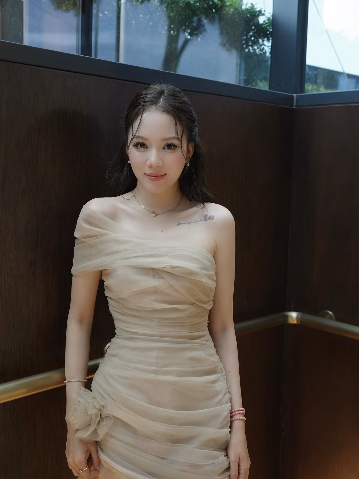 Sở hữu gương mặt thanh tú, đôi mắt biết cười và phong cách nói chuyện duyên dáng, Phương Chipi nhanh chóng chiếm trọn cảm tình của khán giả. Tuy nhiên, thay vì chỉ dừng lại ở mảng gaming, cô đã có bước chuyển mình ngoạn mục khi lấn sân sang lĩnh vực sáng tạo nội dung đa nền tảng và gặt hái được những thành công vang dội. (Ảnh: FBNV)