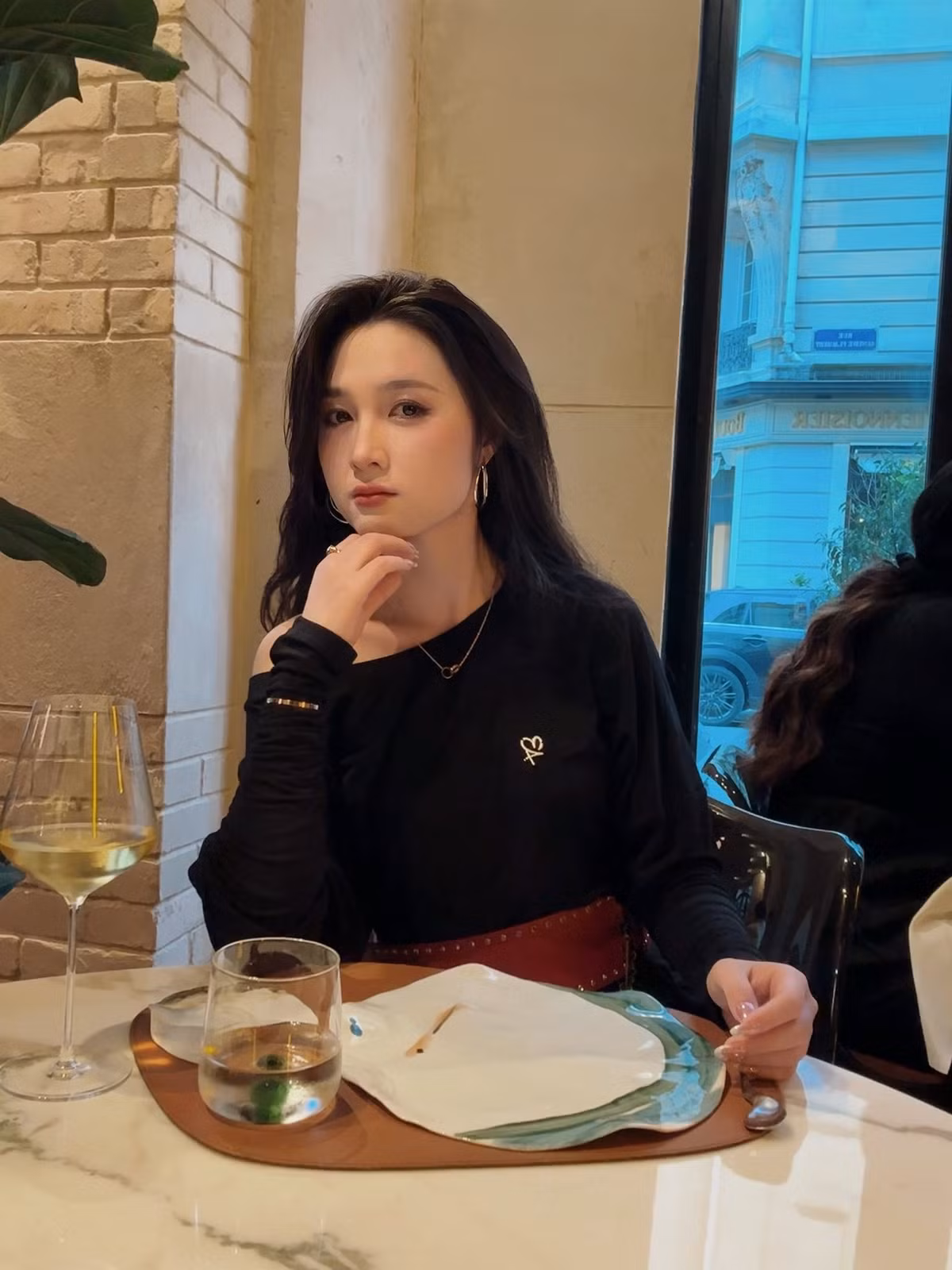 Bộ ảnh này của Ngọc Ánh một lần nữa khẳng định sức hút của vẻ đẹp tự nhiên, không phô trương. Nét đẹp nhẹ nhàng, dịu dàng của cô nàng trước nay vẫn luôn ghi điểm tuyệt đối trong lòng người hâm mộ. (Ảnh: FBNV)