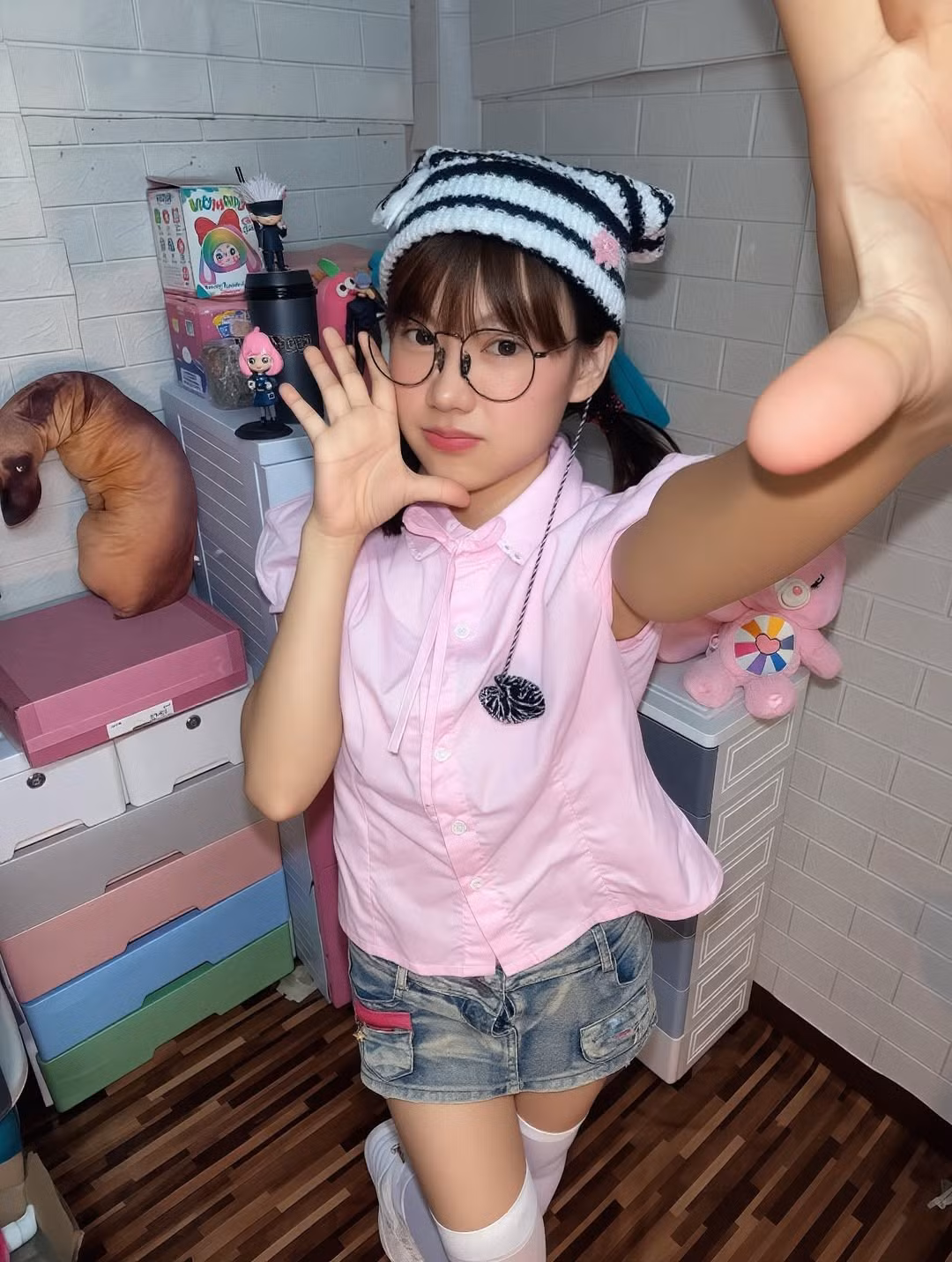 Những video tắm gội với phong cách nghịch ngợm, đáng yêu của một tài khoản có tên Noey Twintail đang khiến cộng đồng mạng Thái Lan nói riêng và châu Á nói chung vô cùng thích thú.