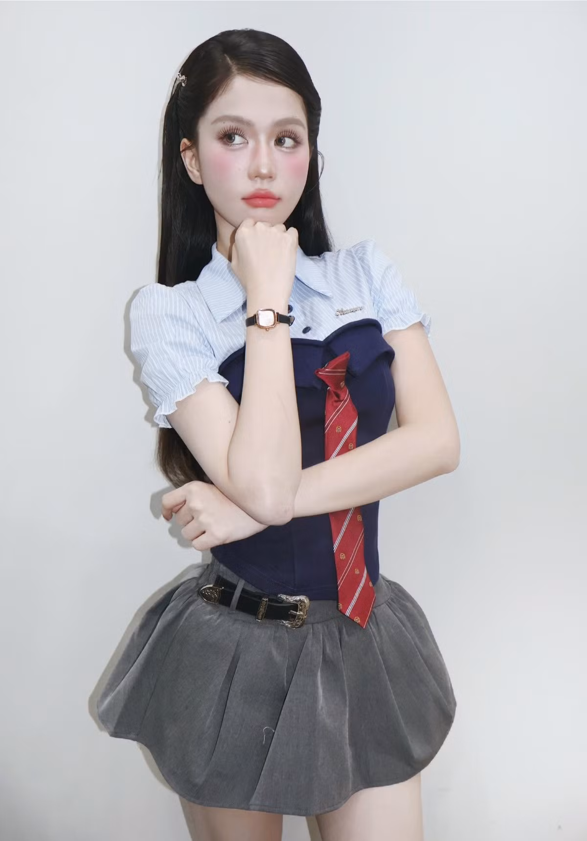 Dù đã bước sang tuổi 36 nhưng cô vẫn giữ được nét trẻ đẹp như thời cấp 3. Thậm chí, nhiều người hâm mộ còn bày tỏ trước vẻ ngoài không tì vết của Ngọc Trinh.