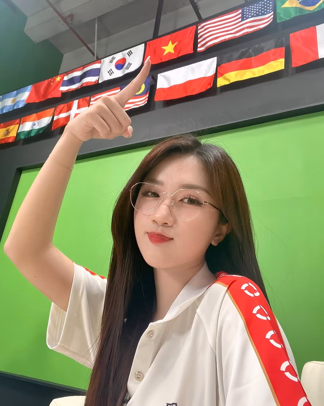 Với vai trò MC dẫn dắt các chương trình lớn, cô luôn mang đến nguồn năng lượng tích cực, sự chuyên nghiệp và đặc biệt là vẻ đẹp cuốn hút, gợi cảm.