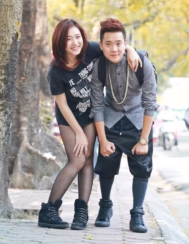 Chuyện tình của JustaTee và Trâm Anh luôn được xem là hình mẫu lý tưởng trong lòng nhiều bạn trẻ. Bắt đầu từ năm 2013, Trâm Anh khi đó là hot girl nổi tiếng đã phải lòng chàng rapper Forever Alone và tự nhận mình là một fan girl chính hiệu.